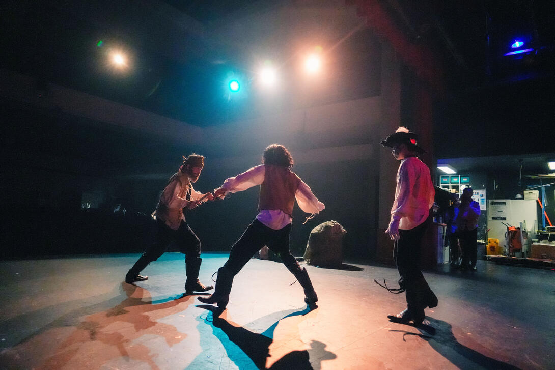 Harry O'Brien (center)